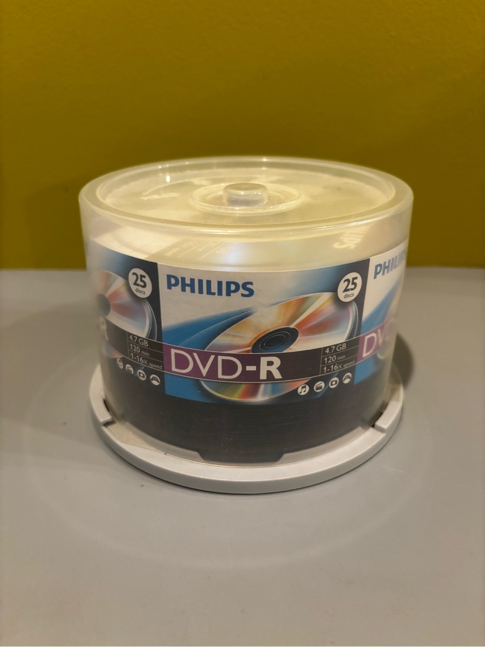 Philips DVD-R 25-Pack Spindle — White and Black
